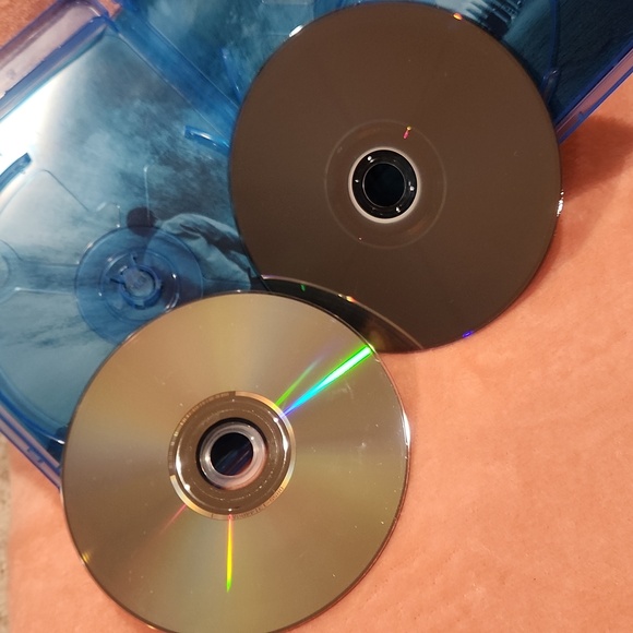 Legion Blu-Ray 2 Disc Set EUC - Picture 5 of 5